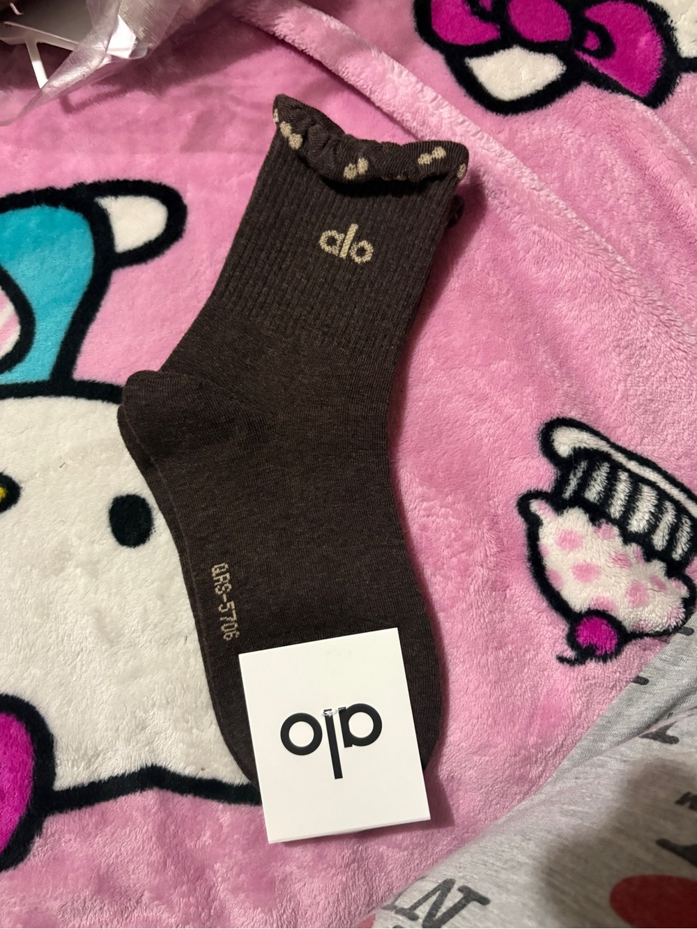 ALO Yoga Brown Ruffle Ankle Socks with Contrast Logo